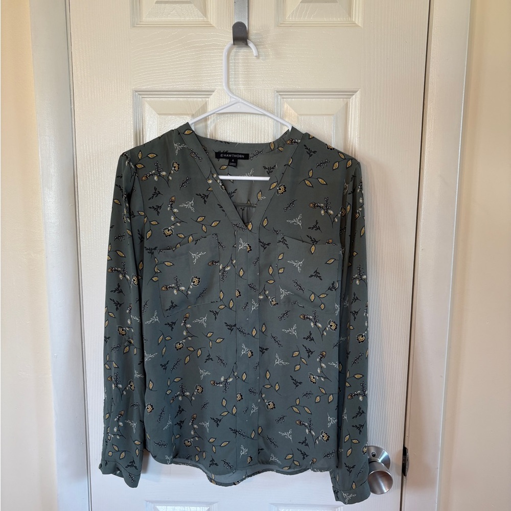 41 Hawthorn Olive Green Floral V-Neck Blouse